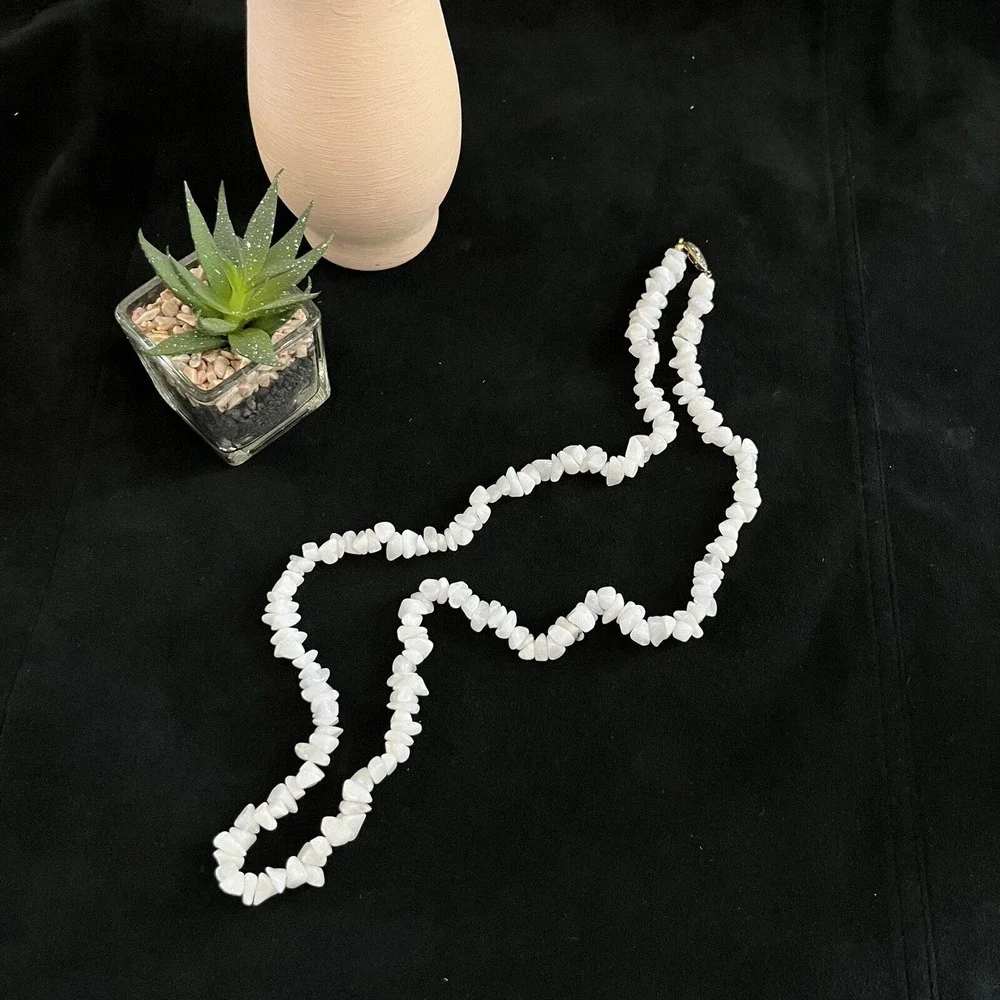Polished Agate Necklace White 30